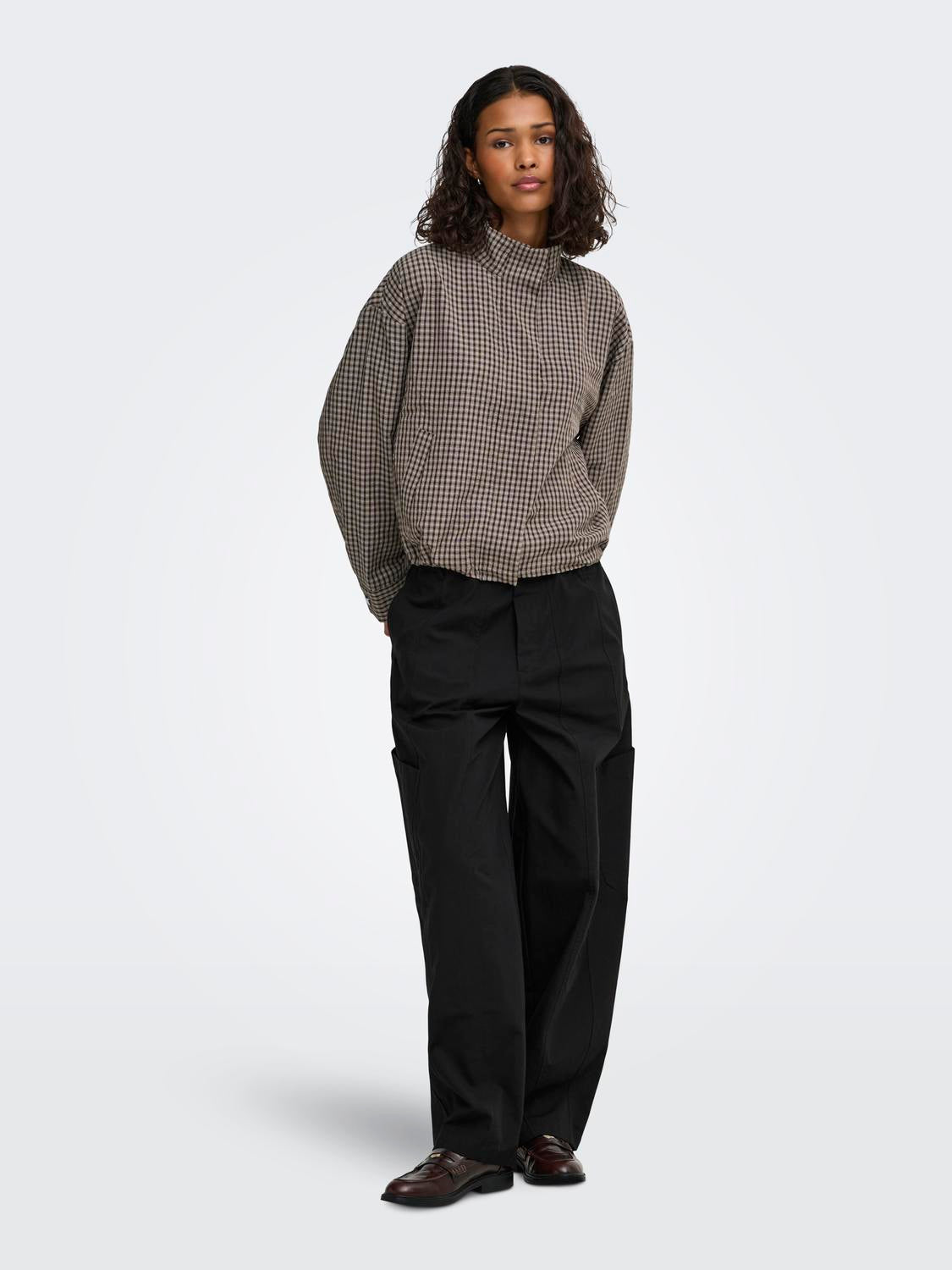 model_shot-front_full